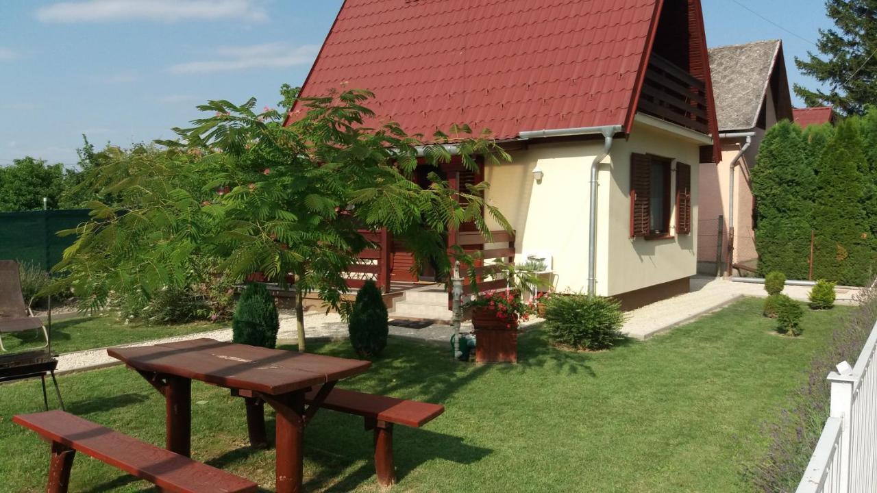 Villa Levendula Ház Lipót Exterior foto