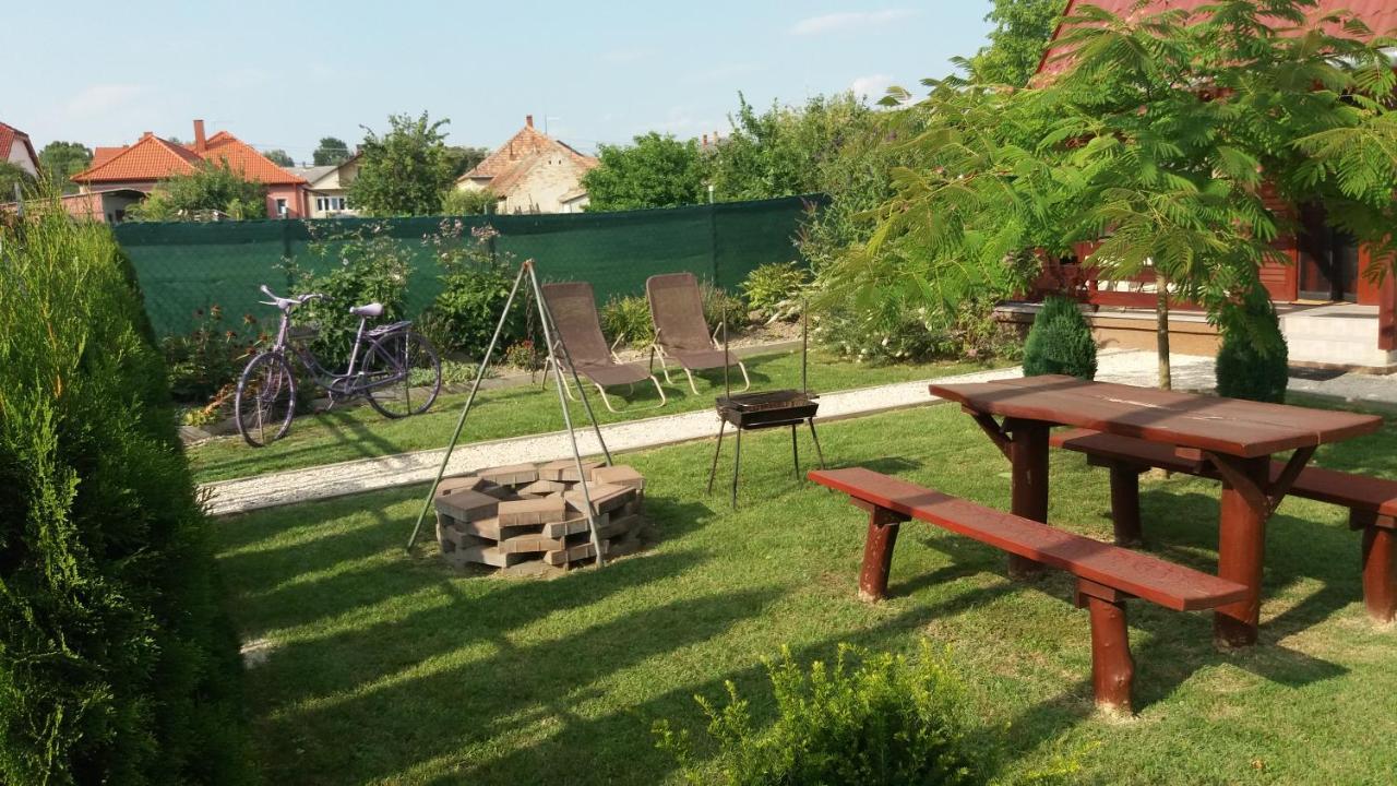 Villa Levendula Ház Lipót Exterior foto
